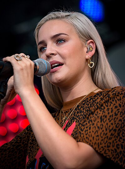 Portrait of Anne-Marie - Otter personality