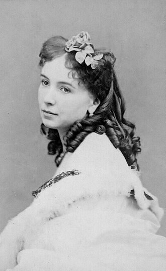 Portrait of Cora Pearl - Peacock personality
