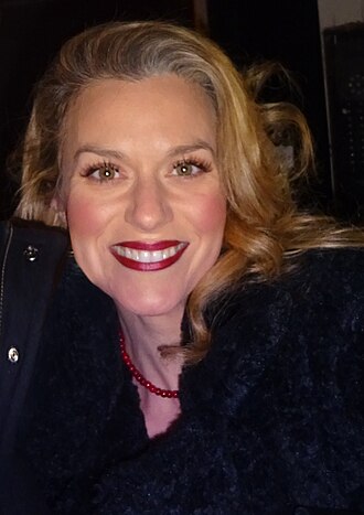 Portrait of Hilarie Burton - Cottontail personality