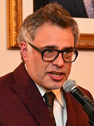 Portrait of Jemaine Clement - Owl personality