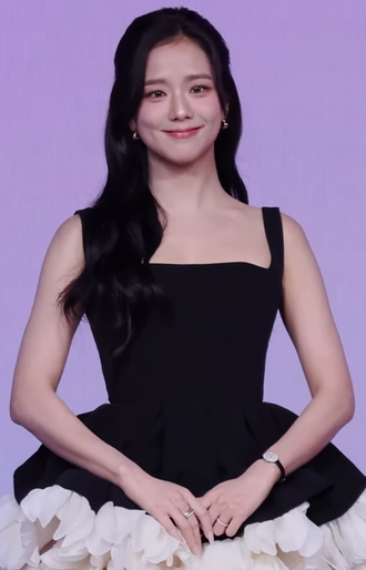 Portrait of Jisoo - Swan personality