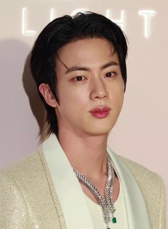 Portrait of Kim Seok-jin - Giraffe personality