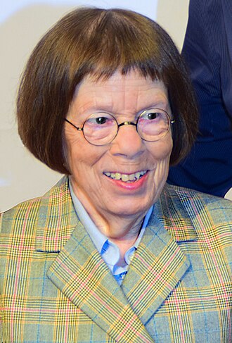 Portrait of Linda Hunt - Owl personality