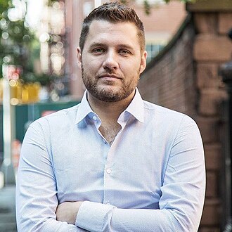 Portrait of Mark Manson - Badger personality