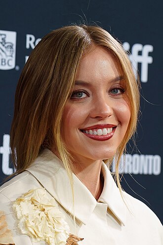 Portrait of Sydney Sweeney - Swan personality
