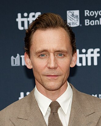 Portrait of Tom Hiddleston - Swan personality